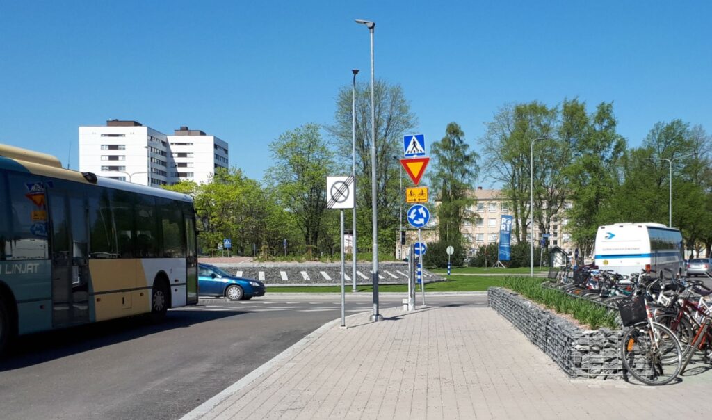 Linja-autot ovat lähdössä matkakeskuksesta toukokuussa 2018