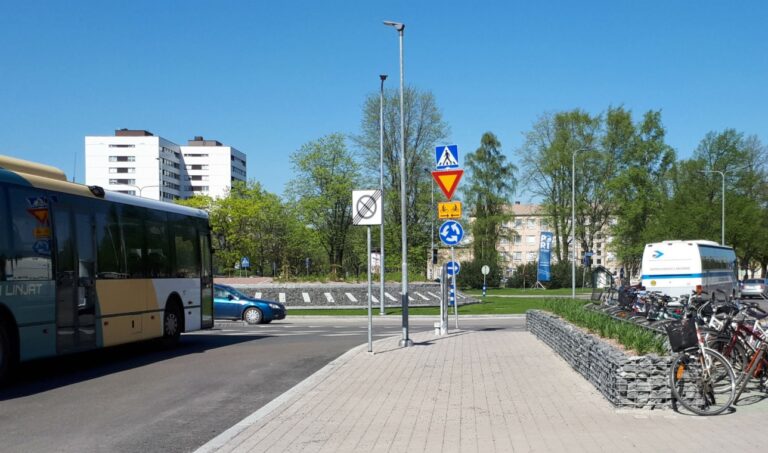 Linja-autot ovat lähdössä matkakeskuksesta toukokuussa 2018