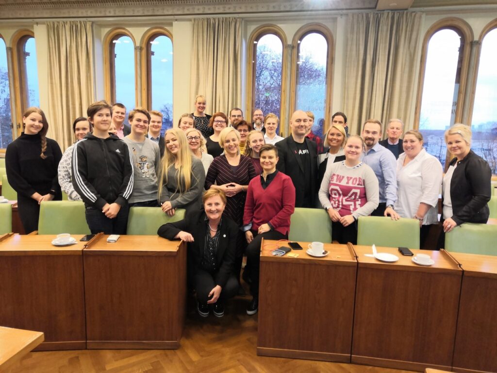 Nuorisovaltuuston ja kaupunginvaltuuston tapaaminen