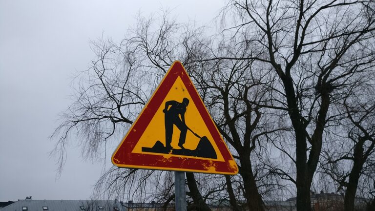Tietyömaan liikennemerkki