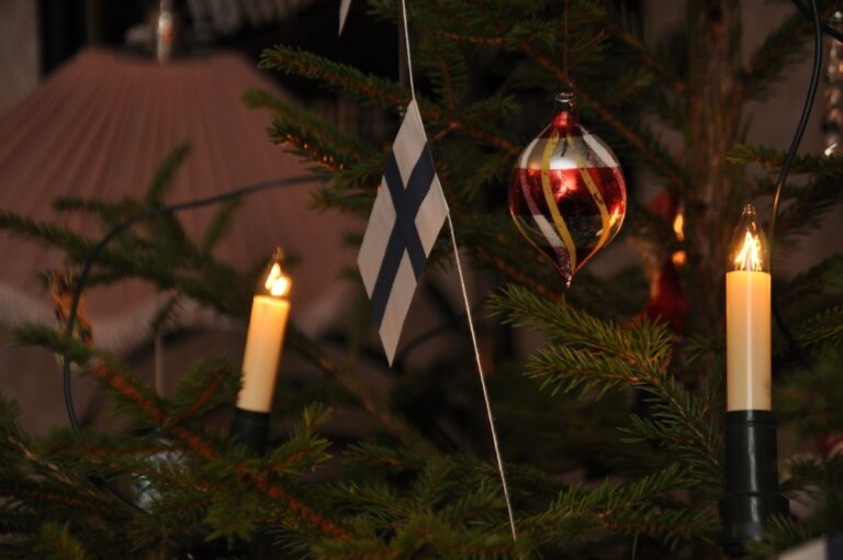 Rakennuskulttuuritalo Toivossa ja Korsmanin talossa on rauhoituttu Joulun viettoon.