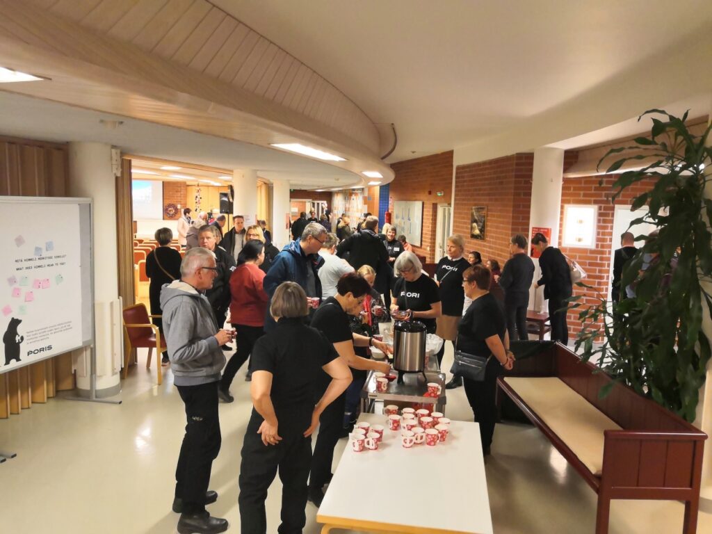 Himmelin avoimissa ovissa vieraili yli 200 henkeä