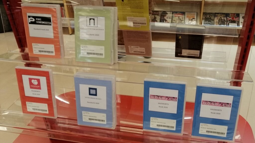 Kulttuurin kausikortit kirjastossa