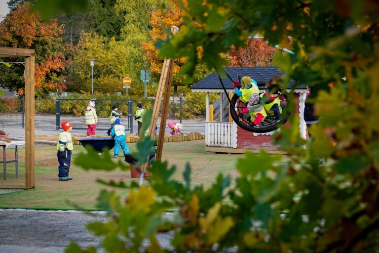 Päiväkotilaiset välitunnilla