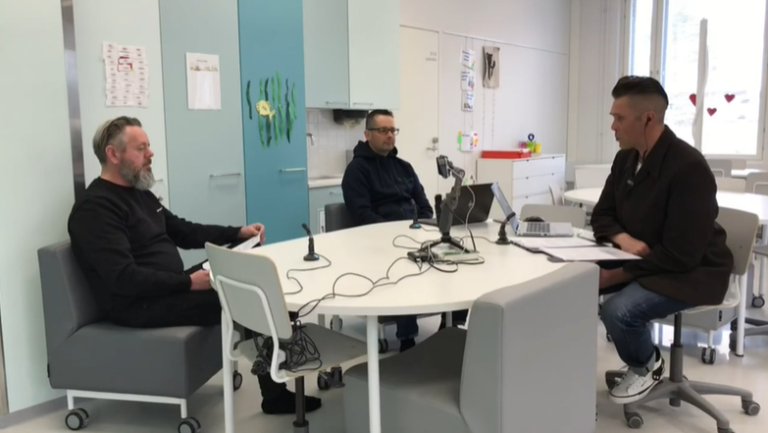 Asiantuntijat vastaamassa kysymyksiin suorassa lähetyksessä