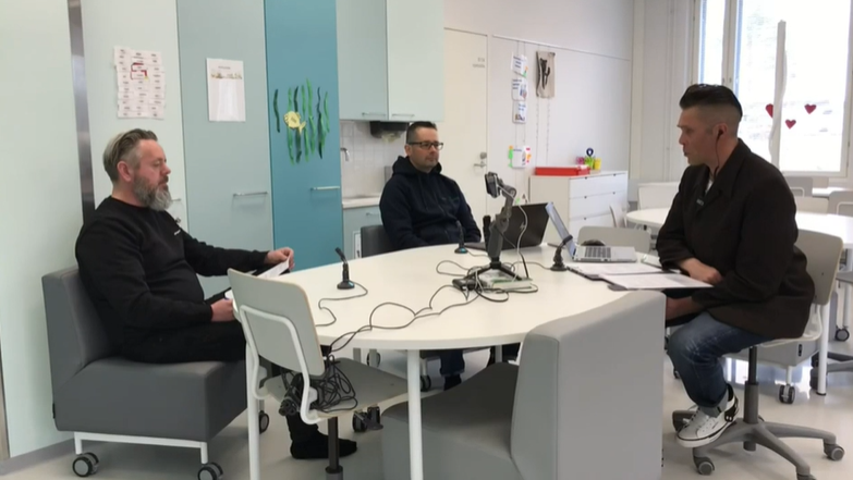 Asiantuntijat vastaamassa kysymyksiin suorassa lähetyksessä