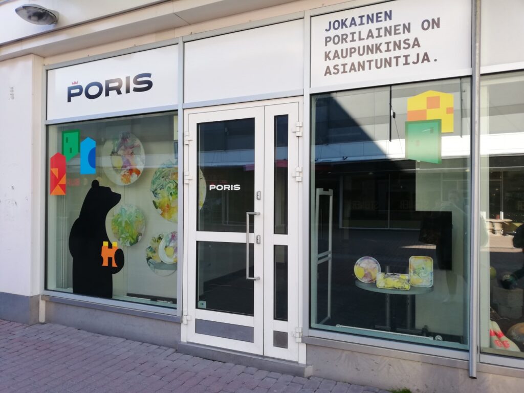 Hurmaavia hetkiä -näyttely / Porin lastenkulttuurikeskus