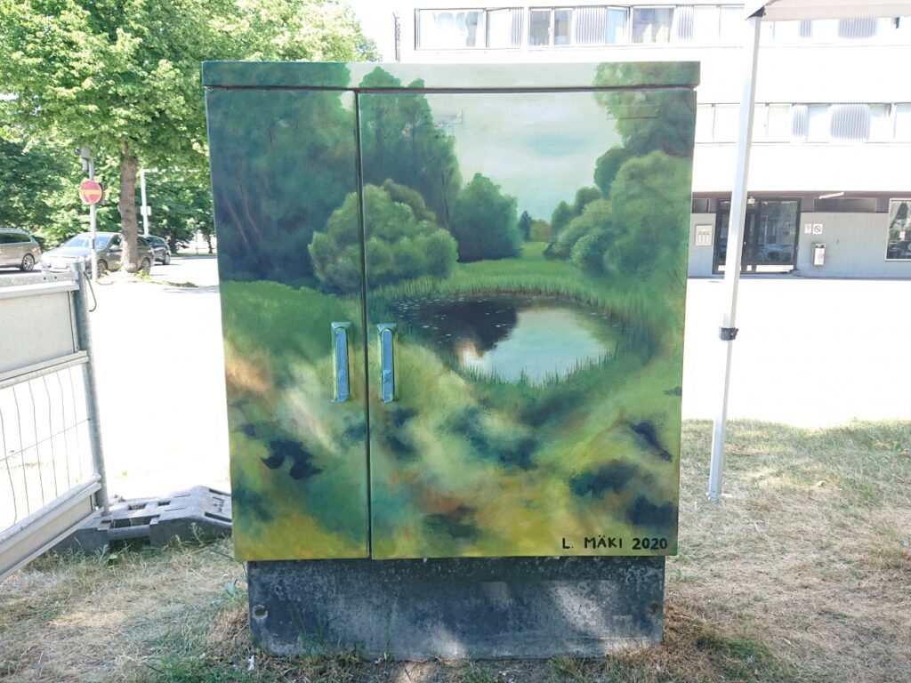 Maalattu taideteos sähkökaapissa Eteläpuistossa