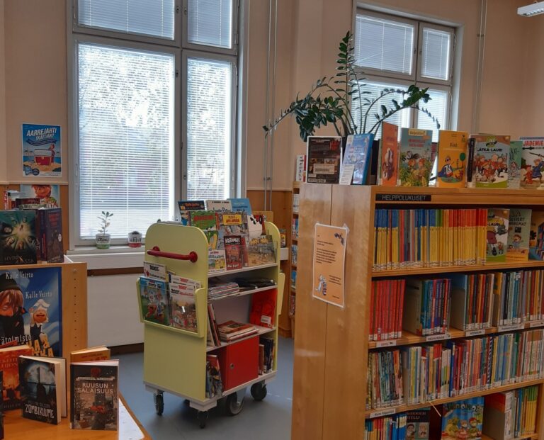 Reposaaren kirjaston lasten osastoa