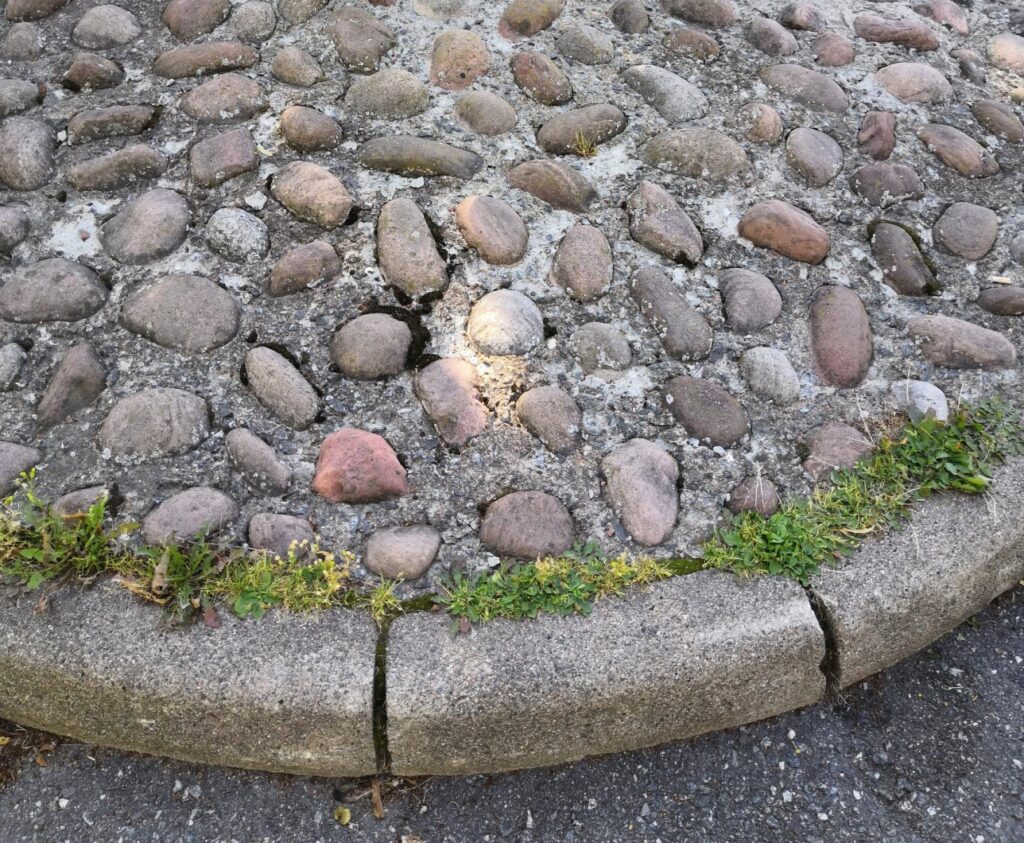 Puistojen risteyksen kivetys