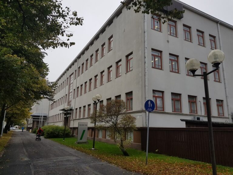 Rautatienpuistokatu 5 ulkoa