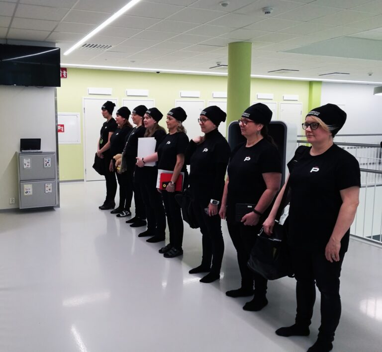 Kieliagentit ryhmäkuvassa