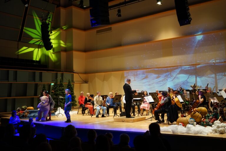 Kummilapsikonsertti vuonna 2019 Promenadisalissa.