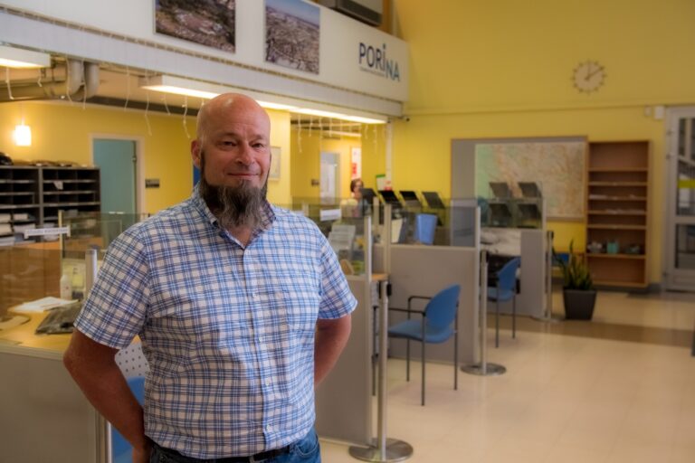 Jan Kaski Porinan asiakaspalvelun tiloissa