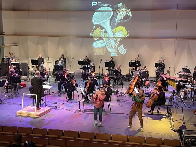 Ella ja kaverti konsertissa -tarinakonsertin kuvaukset Promenadisalissa.