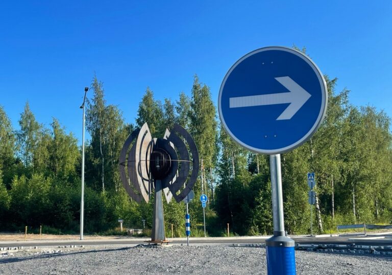Outokummuntien ja Mastojentien liikenneympyrä