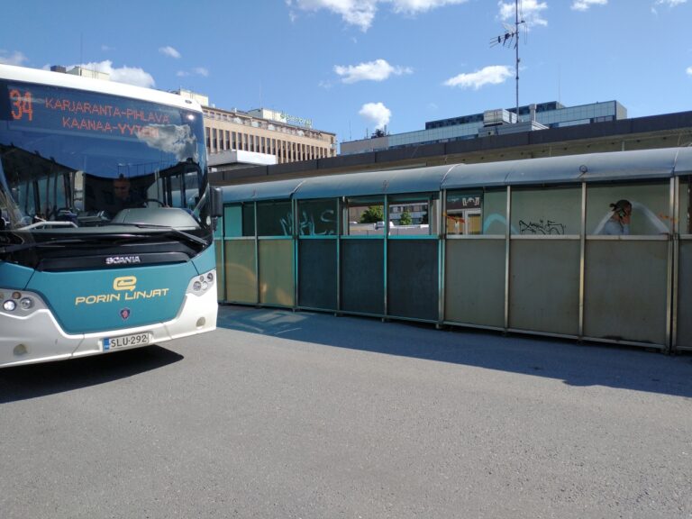 Kauppatorin joukkoliikenteen laiturialue