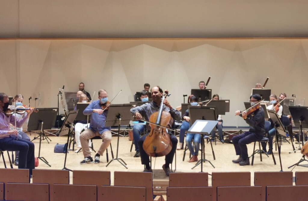Furioso-yökonsertin harjoitukset Promenadisalissa Tibor Bogányin johdolla.