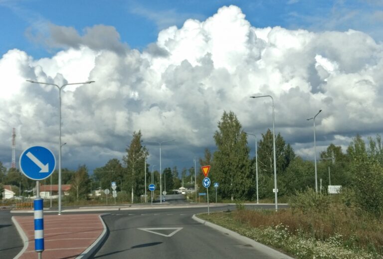 Länsiväylän liikenneympyrä