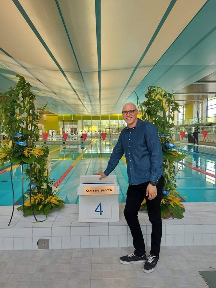 Uimari Matti Mattsson Porin päivänä uimahallissa 2021