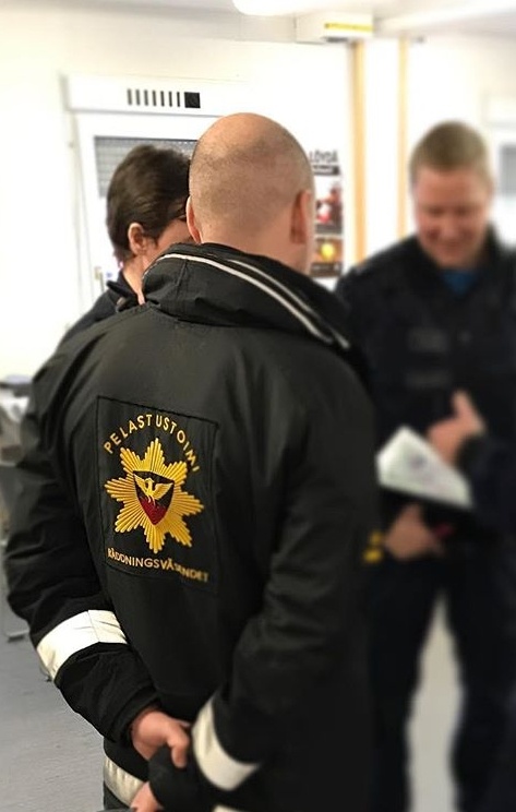 Ryhmä eri viranomaisia