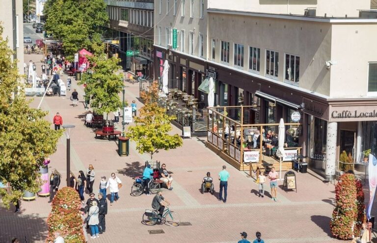 Porin keskusta ja kävelykatu Porinan katolta kuvattuna