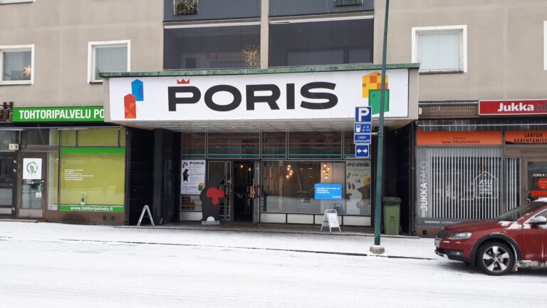 Poris pohjoiskauppatorilla joulukuussa 2021