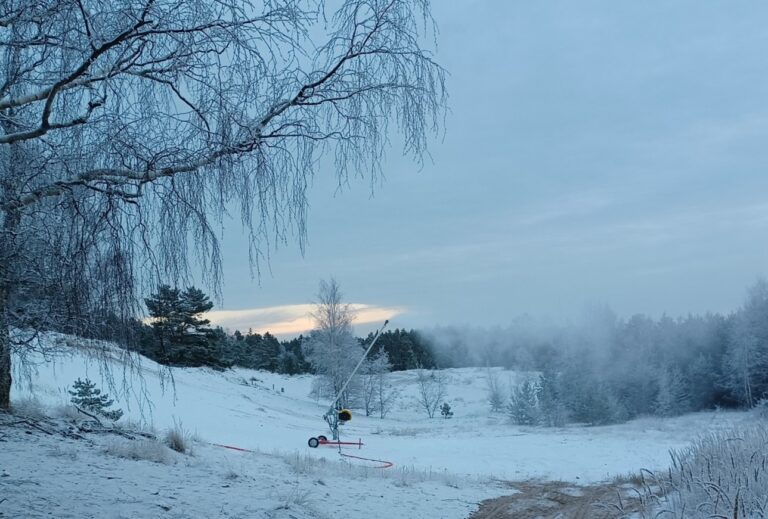 Yyterin pulkkamäen lumetus
