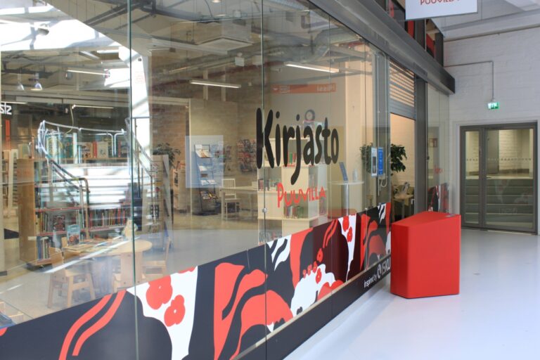 Puuvillan kirjasto ulkopuolelta