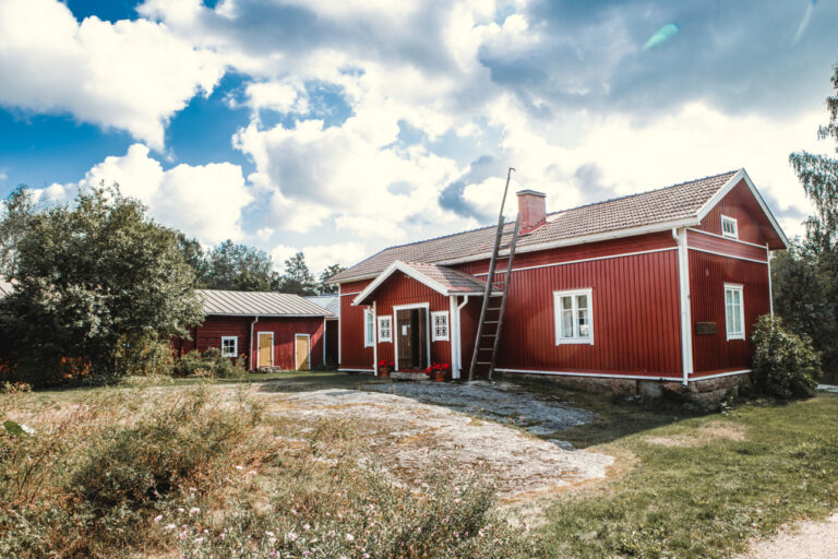 Punainen hirsitalo