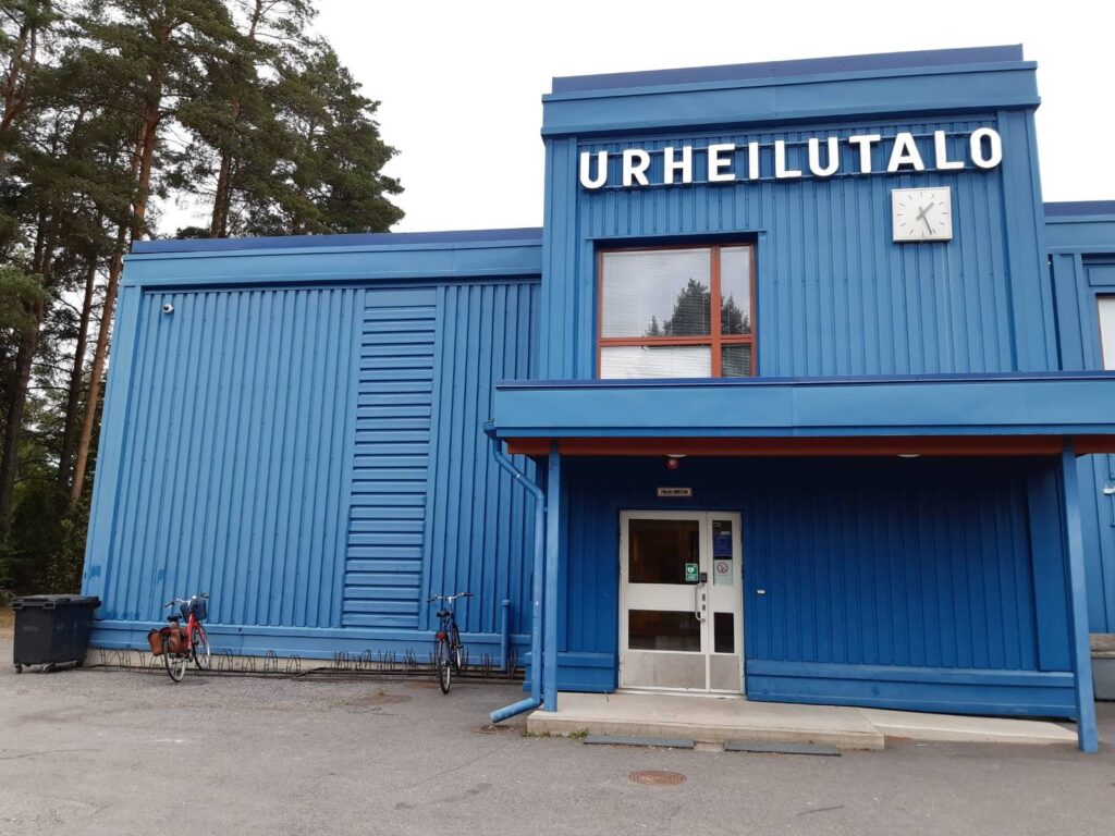 Kuvassa on sininen talo.