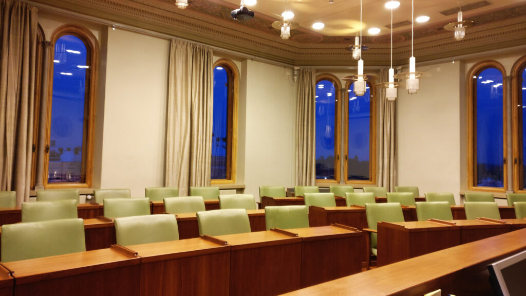 Valokuva valtuustosalista