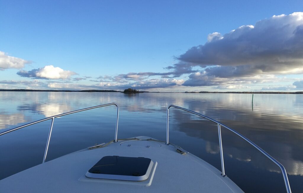 Tyyni veneilysää Pihlavanlahdella
