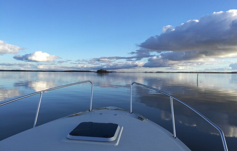 Tyyni veneilysää Pihlavanlahdella