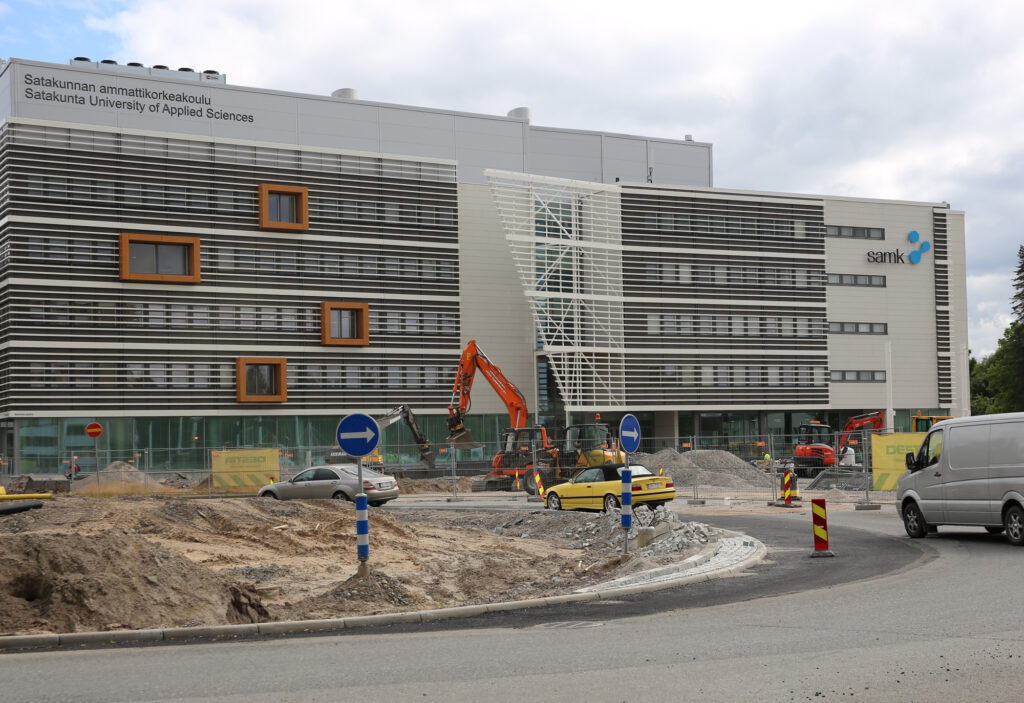 Matkakeskuksen edustan liikenneympyrän työmaa