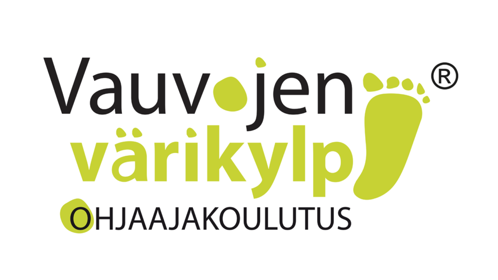 Vauvojen värikylpy® -ohjaajakoulutuksen logo, jossa y-kirjain on korvattu kuvalla jalkapohjasta varpaineen.