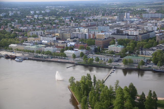 Ilmakuva jokirannasta