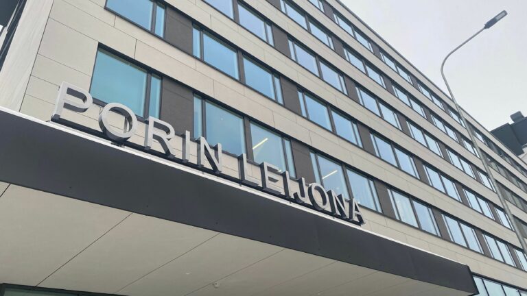 Porin Leijona -virastotalon julkisivu