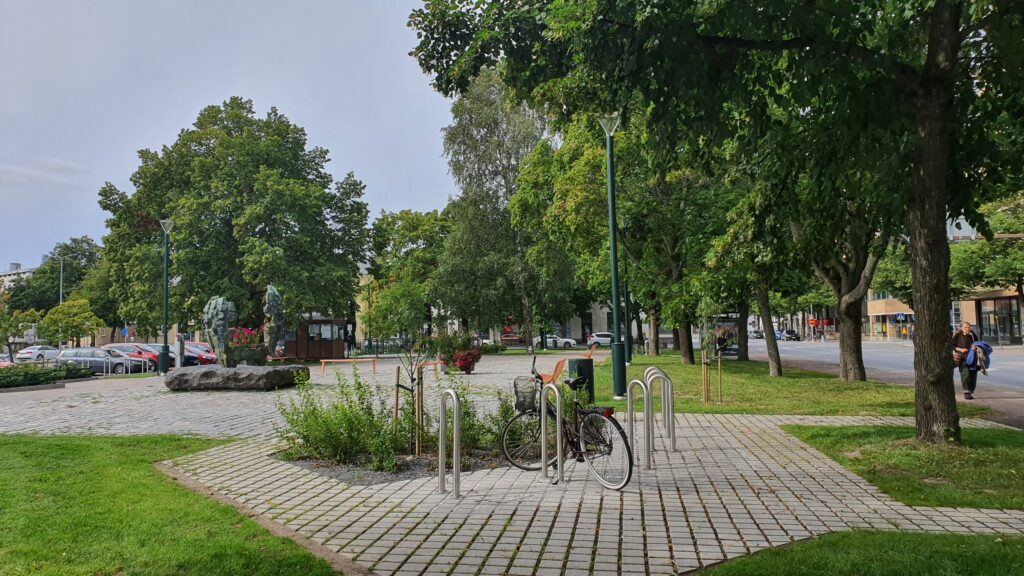 Keskusaukio kesällä