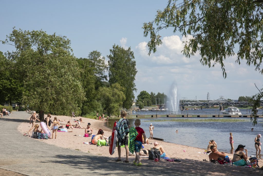 Kirjurinluodon ranta, uimareita