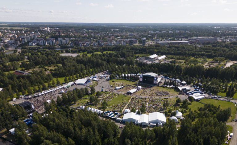 Kirjurinluoto festivaalien aikaan