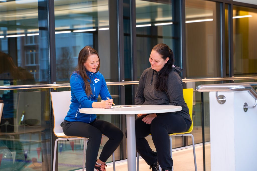 Liikuntaneuvontaa keskustan uimahallilla