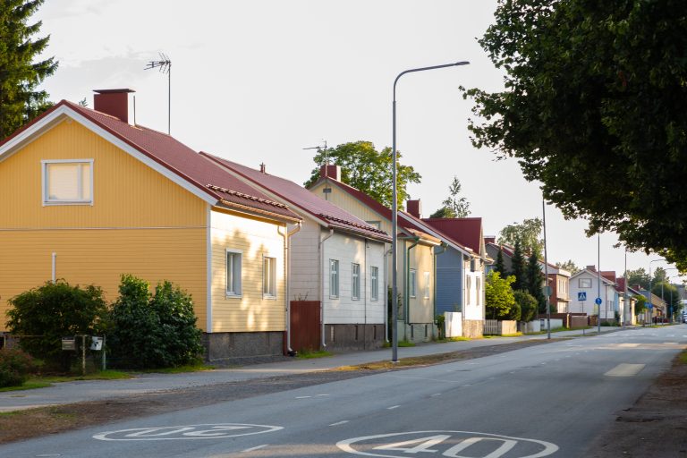 Omakotitaloja Uudenkoiviston kaupunginosassa